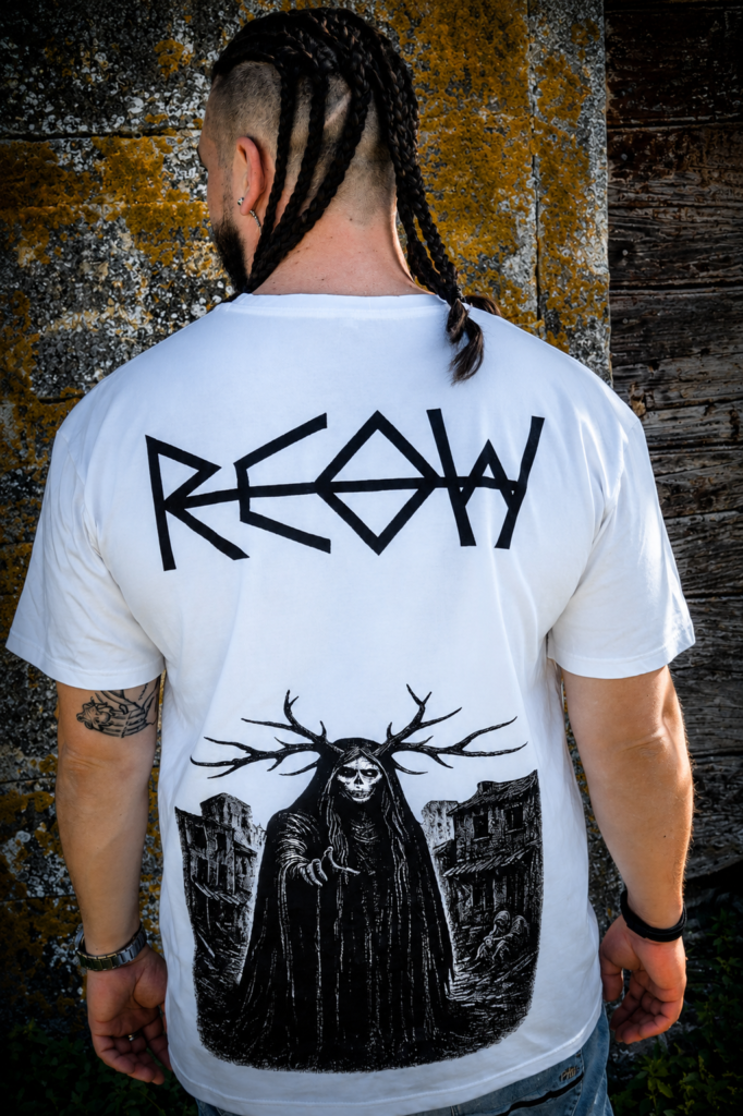 Hel – L'appel des morts, t-shirt oversize blanc porté de dos